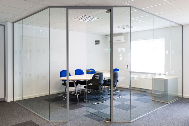 办公室玻璃隔断多少钱一平？有哪几种？