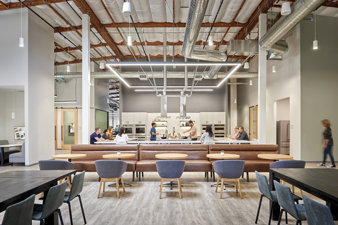 美食公司新总部办公室空间装修设计